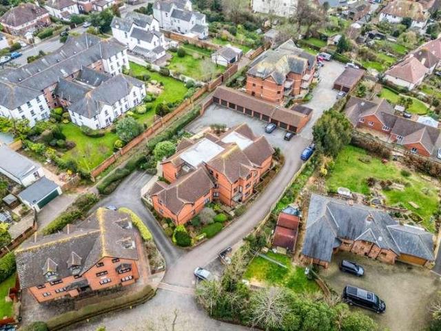 Flat for sale in Withycombe, Budlake
