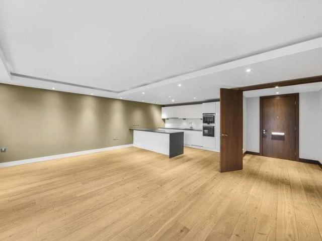 Flat for sale in Hammersmith, Greater London