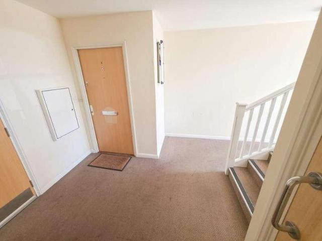 Flat for sale in London Borough of Hounslow, Feltham