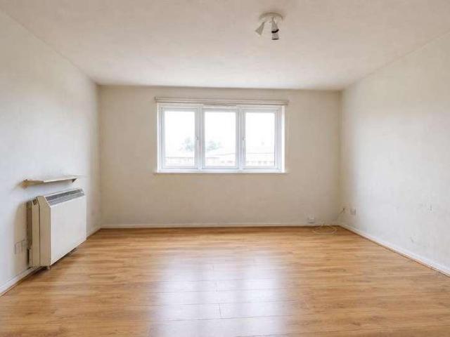 Flat for sale in Broadfields, Greater London