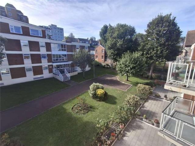 Flat for sale in Eastbourne, East Sussex
