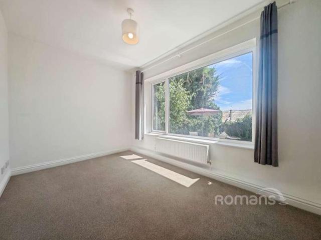 Flat for sale in Fole, Surrey