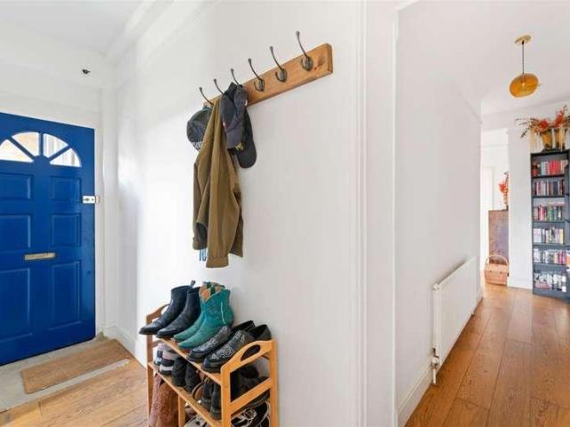 Flat for sale in London Borough of Merton, Merton Park