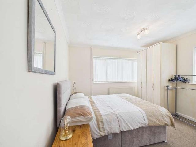 Flat for sale in Dee Park, Reading