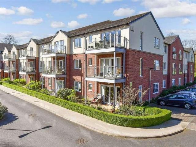 Flat for sale in Capel, Bourne Vale