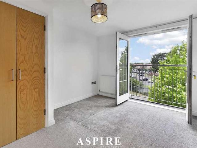 Flat for sale in Essex