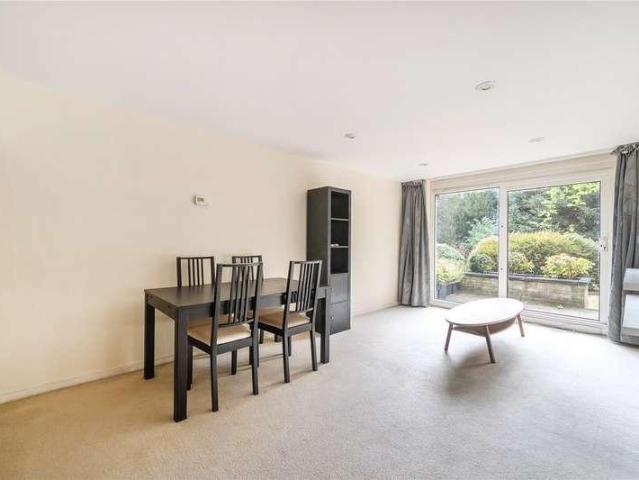 Flat for sale in London Borough of Croydon, Upper Norwood