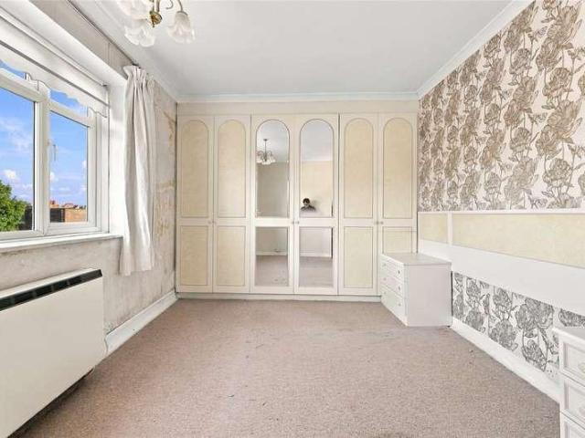 Flat for sale in London Borough of Hackney, Greater London