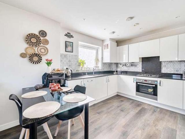 Flat for sale in Easthampstead, Bracknell