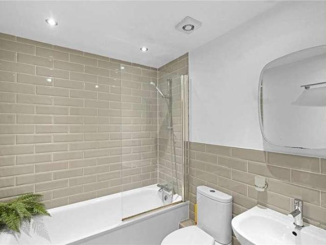 Flat for sale in Dulwich, Greater London