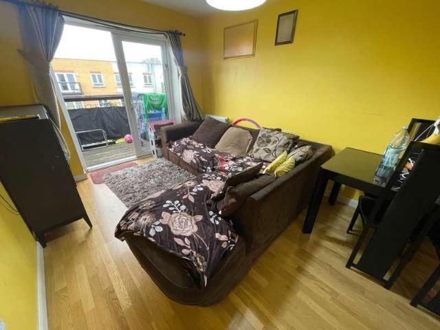 Flat for sale in London Borough of Ealing, Greater London