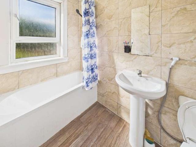 Flat for sale in Riddrie, Scotland