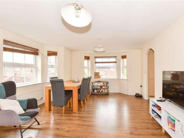 Flat for sale in Maidenbower, Crawley