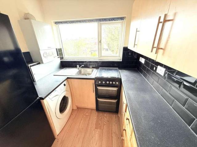 Flat for sale in East Barnet, Greater London