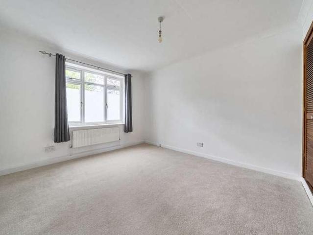Flat for sale in London Borough of Ealing, Greater London
