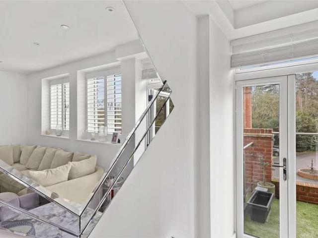Flat for sale in Pilgrims' Hatch, Navestock Side