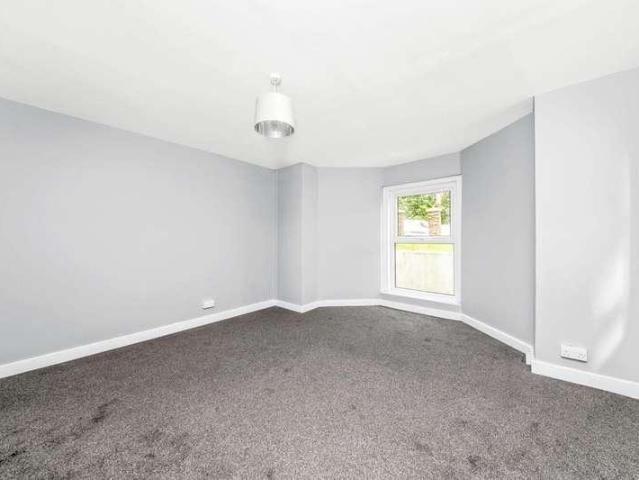 Flat for sale in Tulse Hill, Greater London