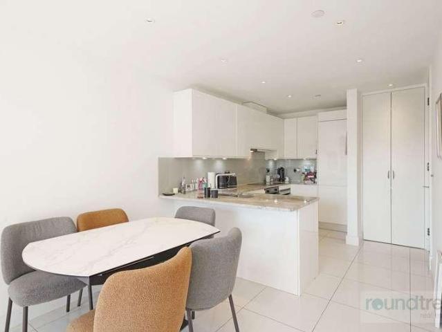 Flat for sale in Hendon, Greater London