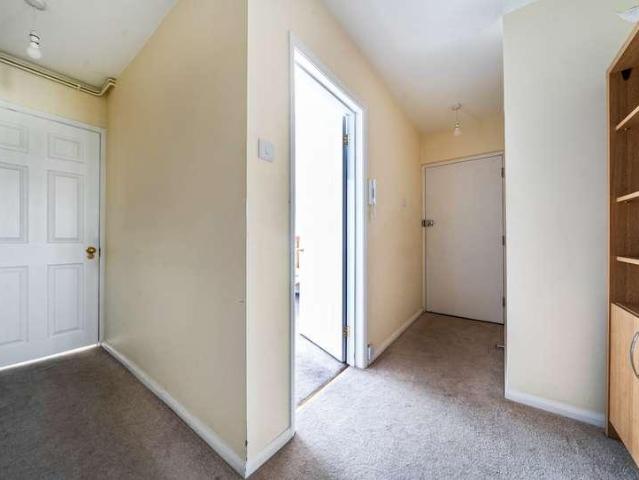 Flat for sale in Yate, West of England