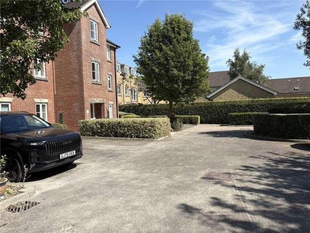 Flat for sale in Ash, Kent