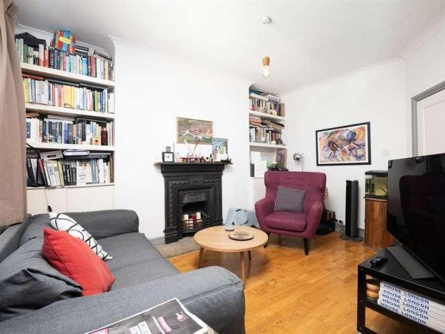 Flat for sale in Holloway, Greater London
