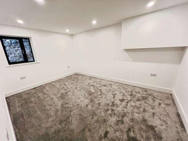 Flat for sale in Lee Bank, Greater Manchester