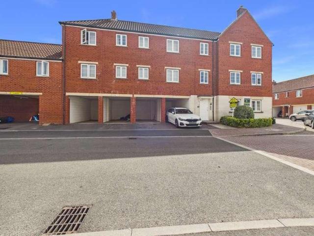 Flat for sale in Highbridge, Somerset