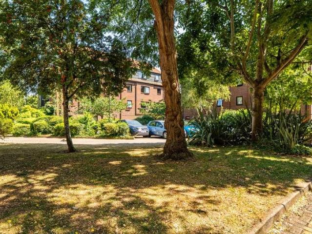 Flat for sale in Hotwells, Feckenham