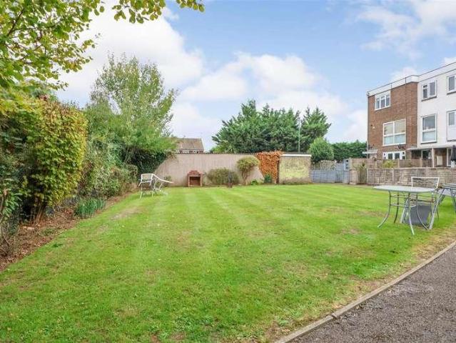 Flat for sale in Southwater, Horsham