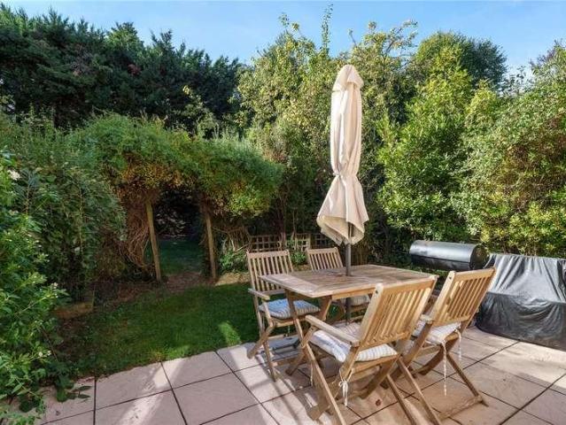 Flat for sale in London Borough of Wandsworth, Greater London