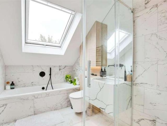Flat for sale in London Borough of Ealing, Greater London