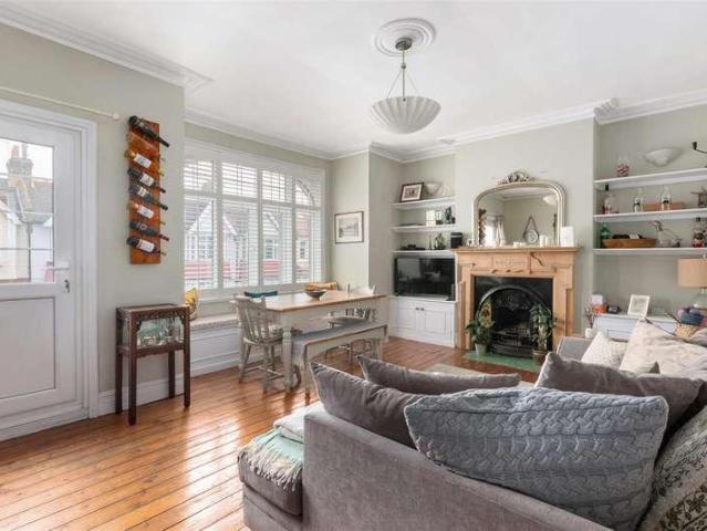 Flat for sale in London Borough of Merton, Merton Park