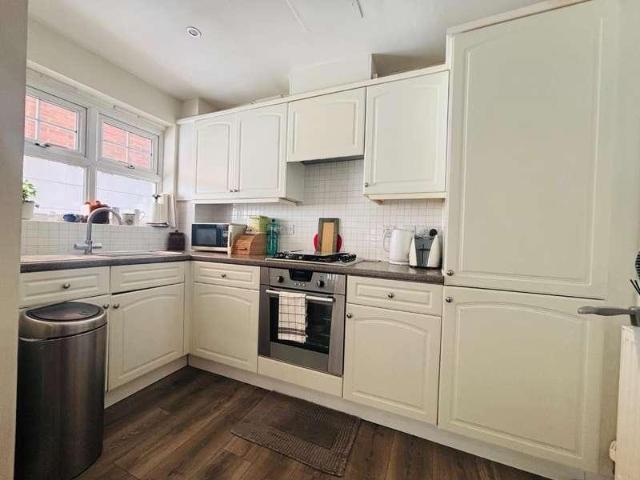 Flat for sale in Mill Hill, Greater London
