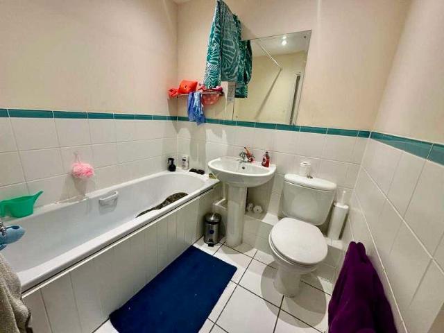Flat for sale in Thatcham, West Berkshire