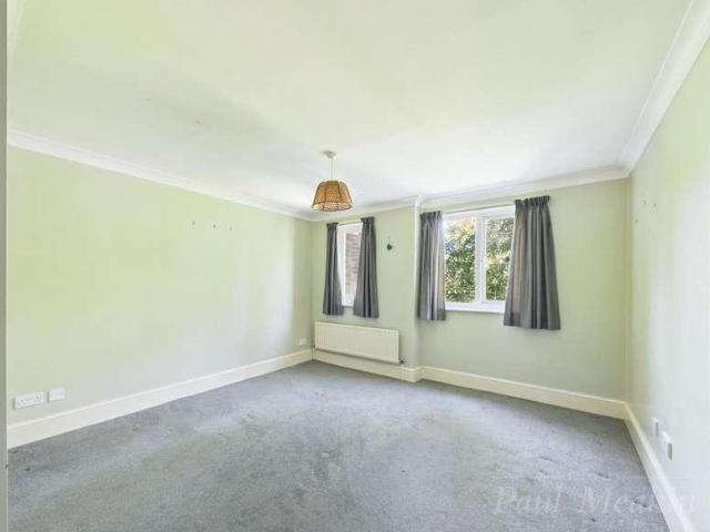Flat for sale in London Borough of Croydon, Sanderstead