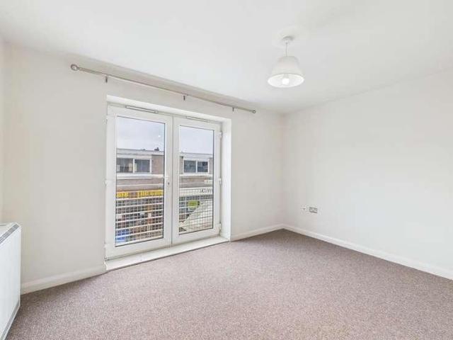 Flat for sale in Elmfield, Leicestershire