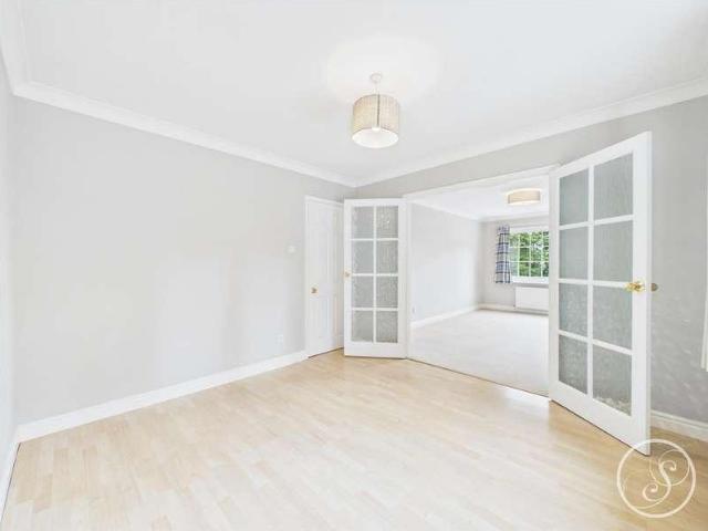 Flat for sale in Alwoodley, West Yorkshire