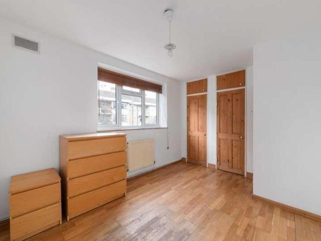 Flat for sale in Southfields, Greater London