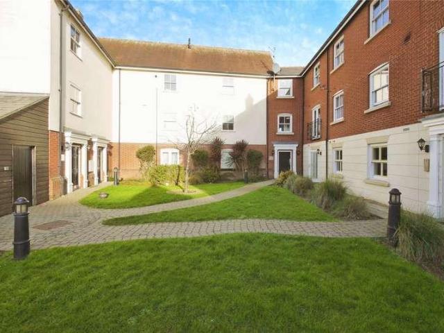 Flat for sale in Navestock Side, Essex