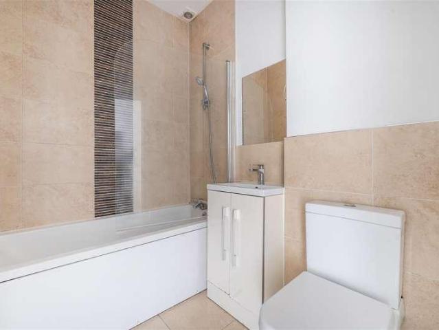 Flat for sale in Buckler's Park, Crowthorne