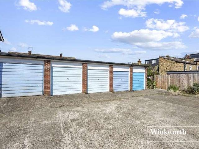 Flat for sale in Brunswick Park, Greater London