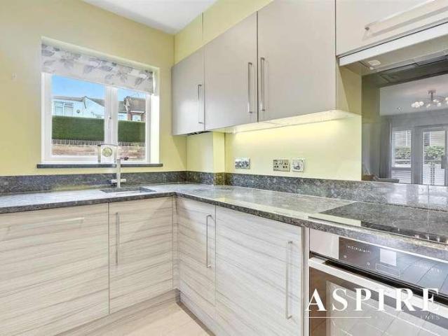 Flat for sale in South Benfleet, Essex