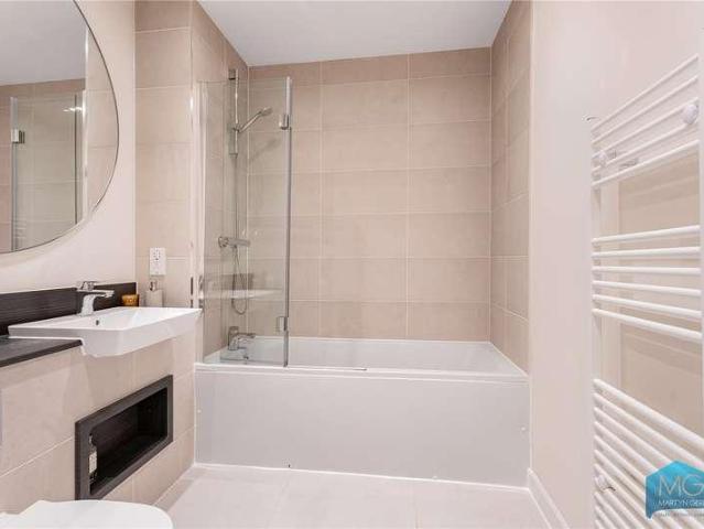 Flat for sale in West Finchley, Greater London