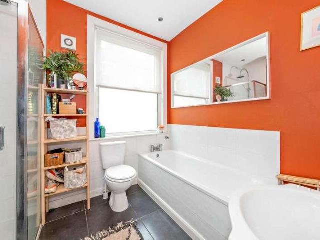Flat for sale in West Norwood, Greater London