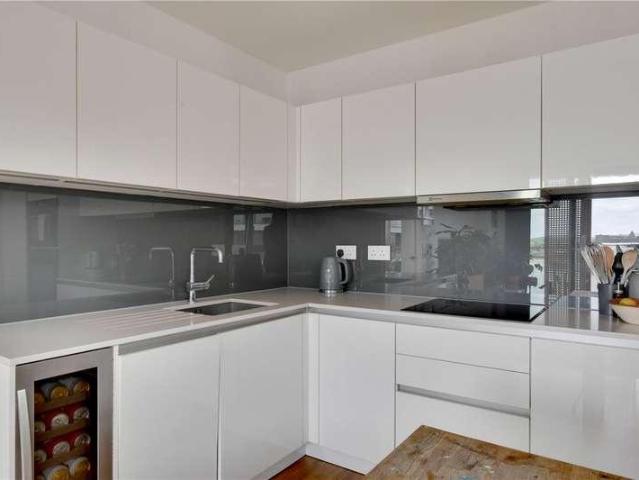 Flat for sale in East Greenwich, Greater London