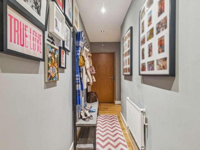 Flat for sale in Stockwell, Greater London