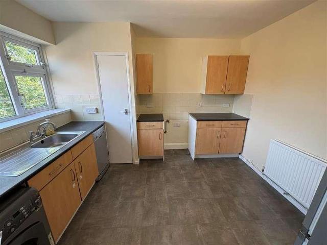Flat for sale in Birstall Smithies, West Yorkshire