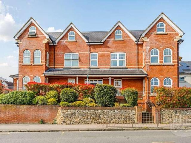 Flat for sale in Hale, Waverley