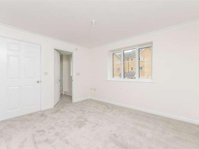 Flat for sale in Churwell, West Yorkshire