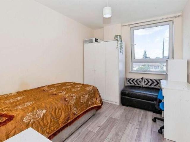 Flat for sale in Slough